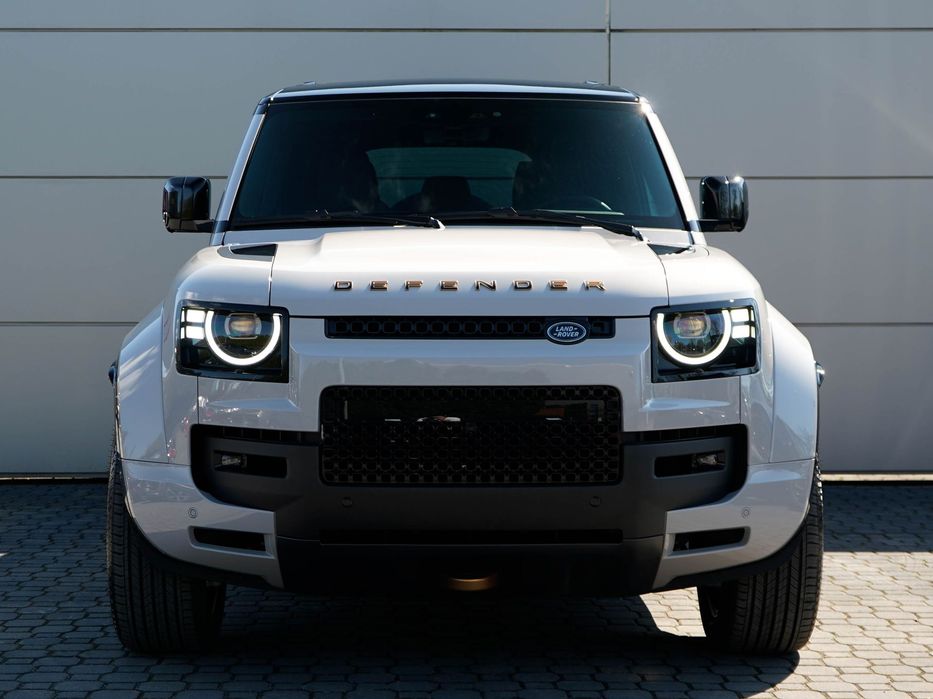 Land Rover Defender 4.4P V8 635 PS AWD Auto 110 OCTA