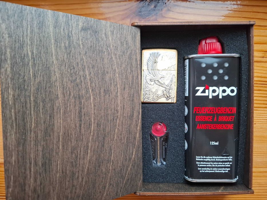 Комплект Zippo Запальничка WHERE EAGLESS DARE + Подарункова упаковка + Бензин + Кремені