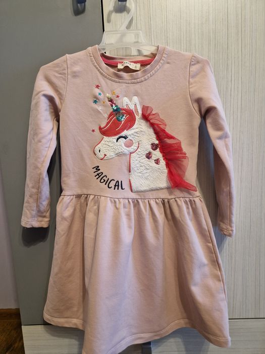 Sukienka rozmiar 104