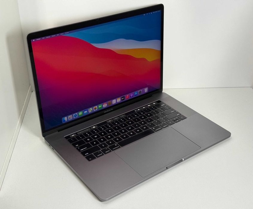 Apple MacBook Pro 15 2017 TouchBar - i7 16GB / 512GB - 83% Baterii - Gwarancja - Stan BDB -