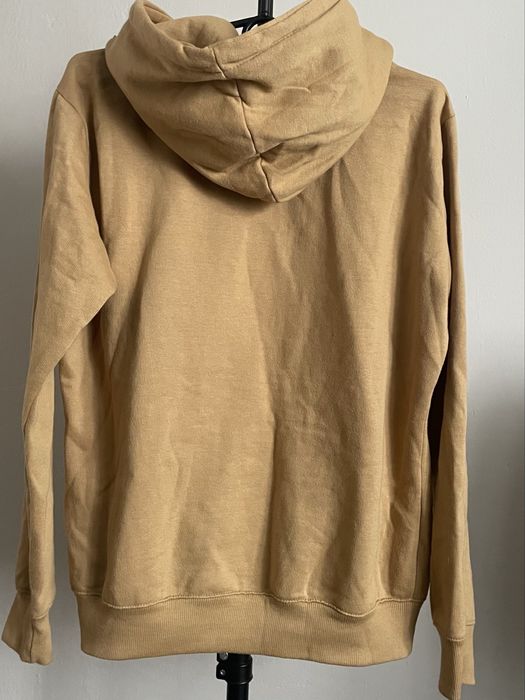 Bluza z kapturem i dużą kieszenią