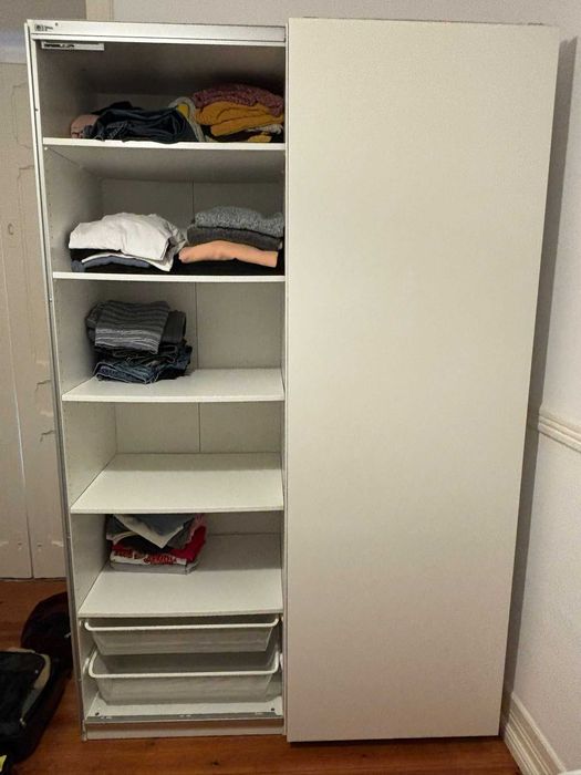 Roupeiro IKEA com portas de correr – bom estado