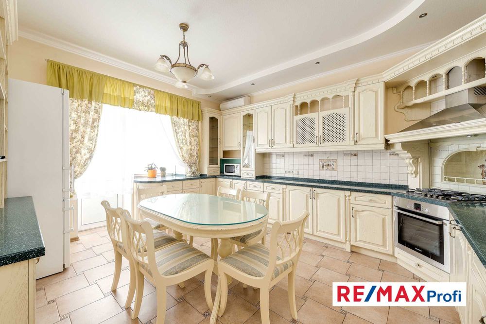Будинок 450 м2, ремонт, цоколь , басейн, 12 соток  в с. Глеваха (село)