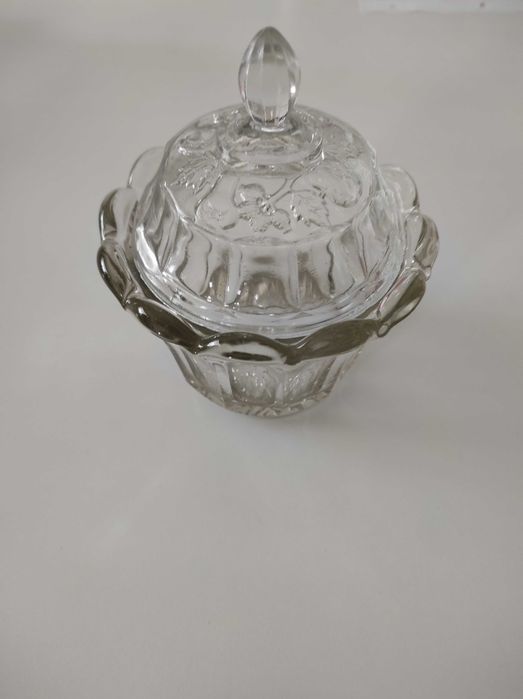 Bomboneira em vidro antigo