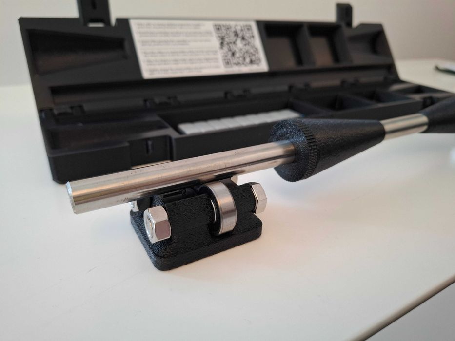 Statyczna wyważarka do kół motocyklowych – mobilna i kompaktowa