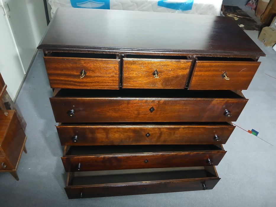 Imponente Comoda em madeira maciça - 7 Gavetas