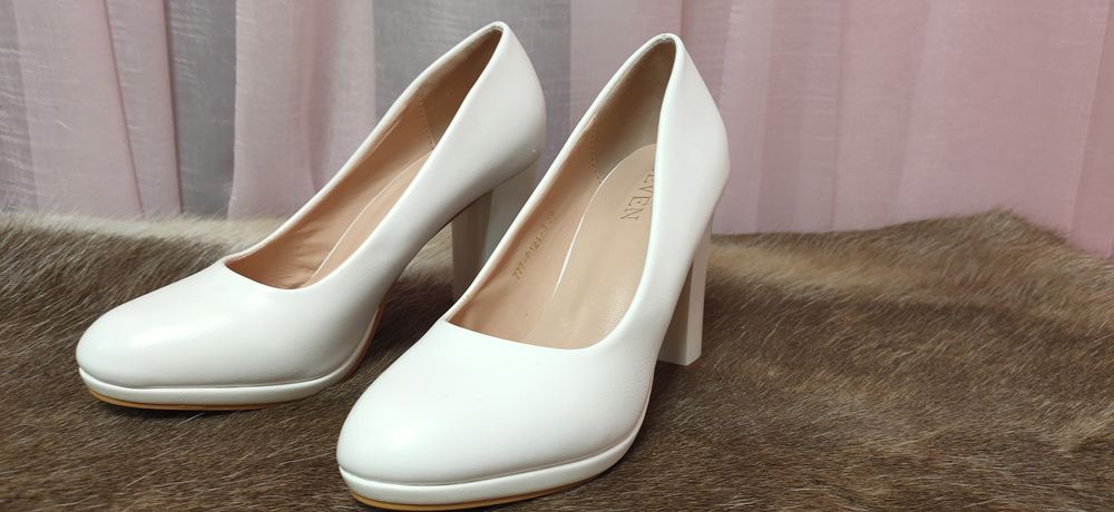 Туфлі кожані білі