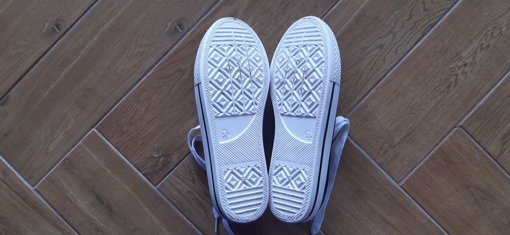 Nowe trampki Martes rozmiar 36