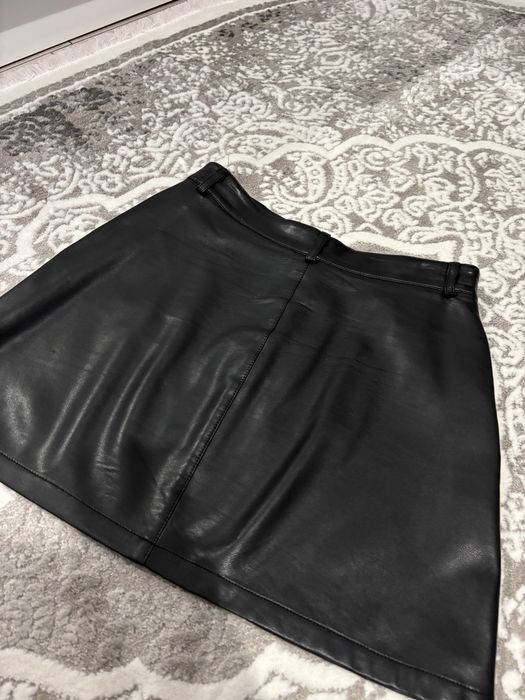 Жіноча шкіряна спідниця