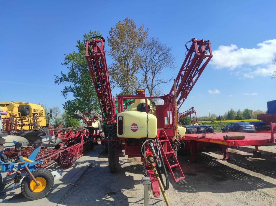 Продам прицепний оприскувач Hardi Commander 2800