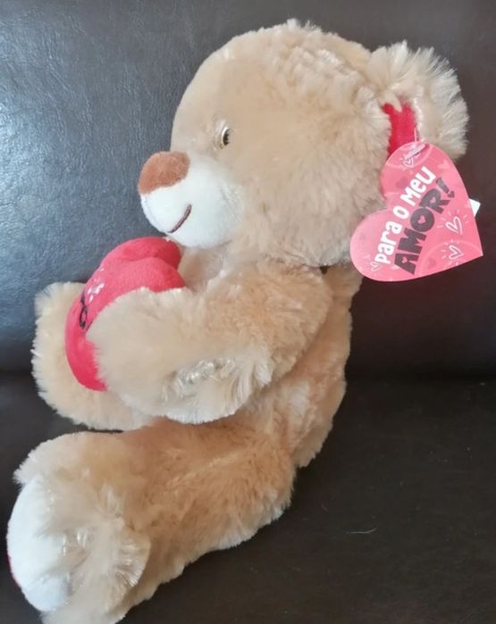Urso peluche com coração