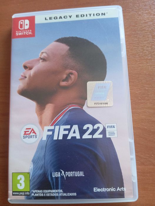 Nintendo Switch com capa e jogos