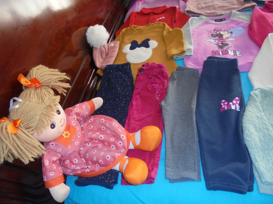 lote de roupa de menina a boneca