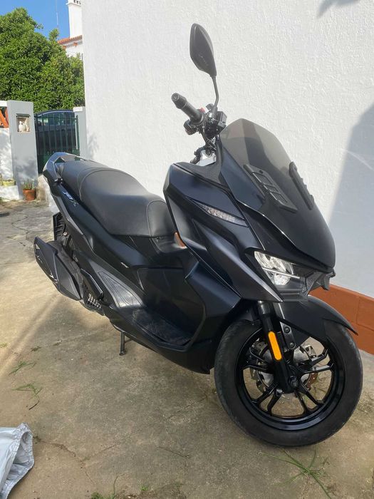 Scooter Fiddle 50 e Sym jet x