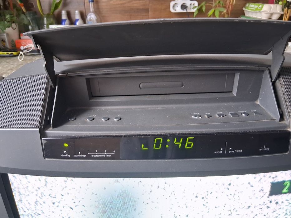 Telewizor Philips z wbudowanym magnetovidem.