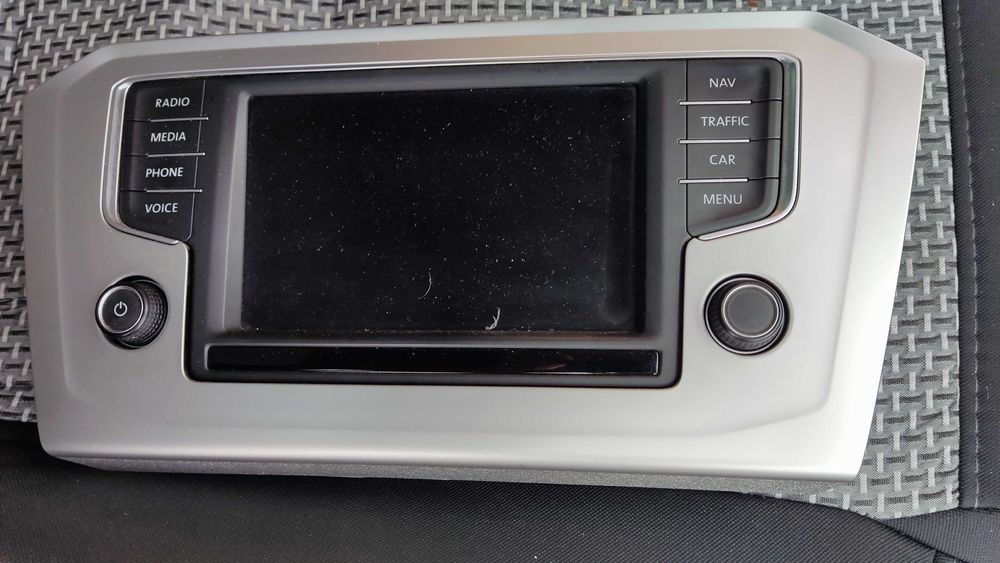 Оригінальний екран мультимедіа 6" VW Passat B8 з рамкою