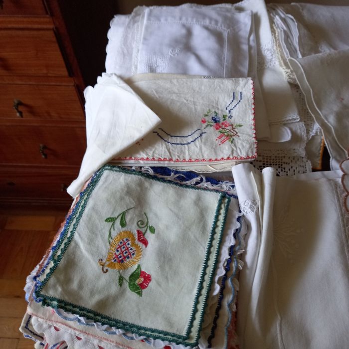 Lote de 150 panos bordados