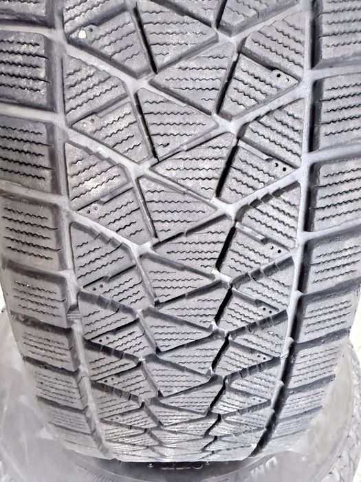 Хороші шини зимові 215/65/16 Bridjestone Blizak DV2