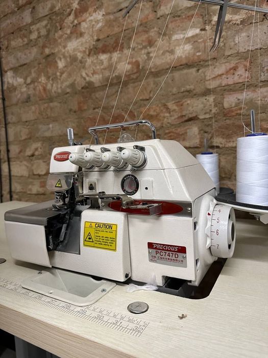 Оверлок -машинка Precious PC747D.