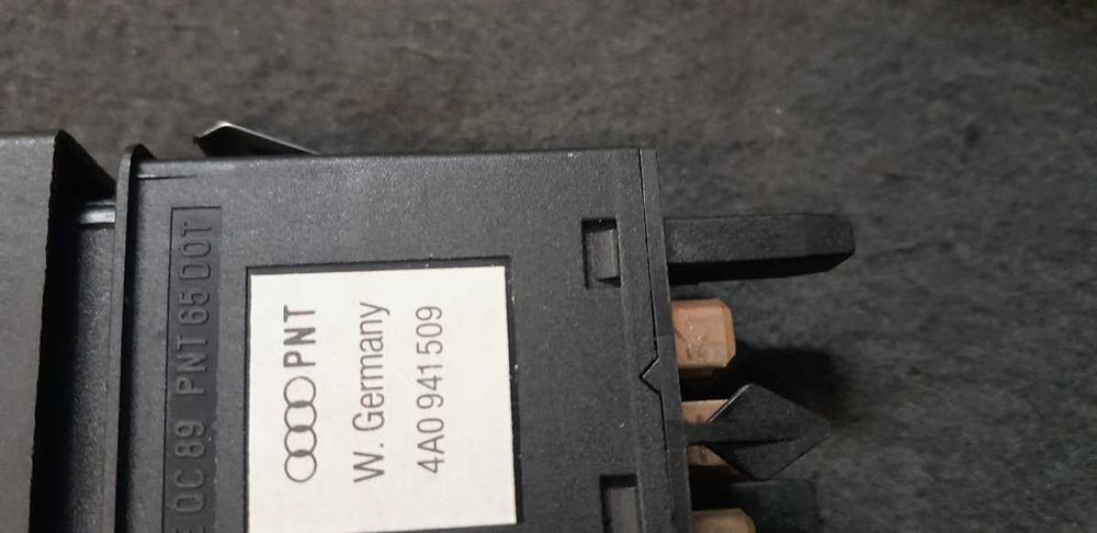 Przełącznik awaryjnych Vw Passat B5 Golf 4 Seat Leon Sharan Audi 80 B4