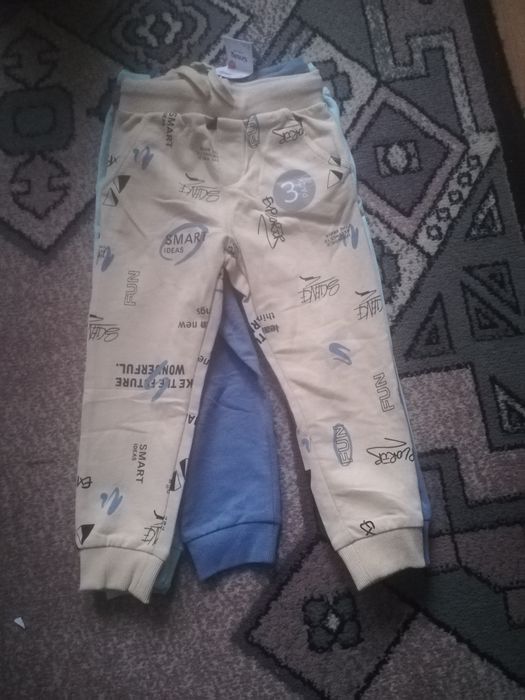 Nowe spodnie dresowe dla dzieci 104