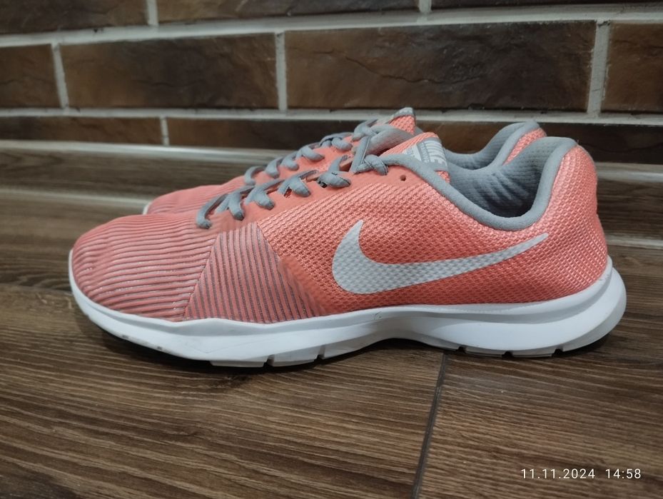 Женские кроссовки Nike Снікерcи Flex Bijoux 41 размер
Снікерcи Flex Bi