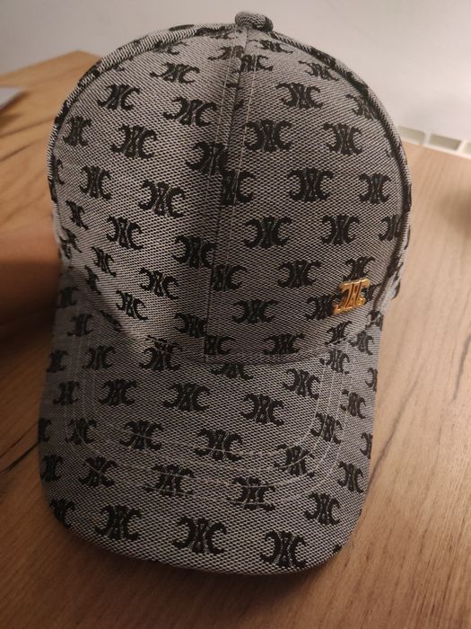 2 modne czapki z daszkiem