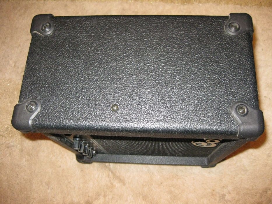 Продаётся комбоусилитель для бас - гитары Cort CM 10 В б/у в идеале