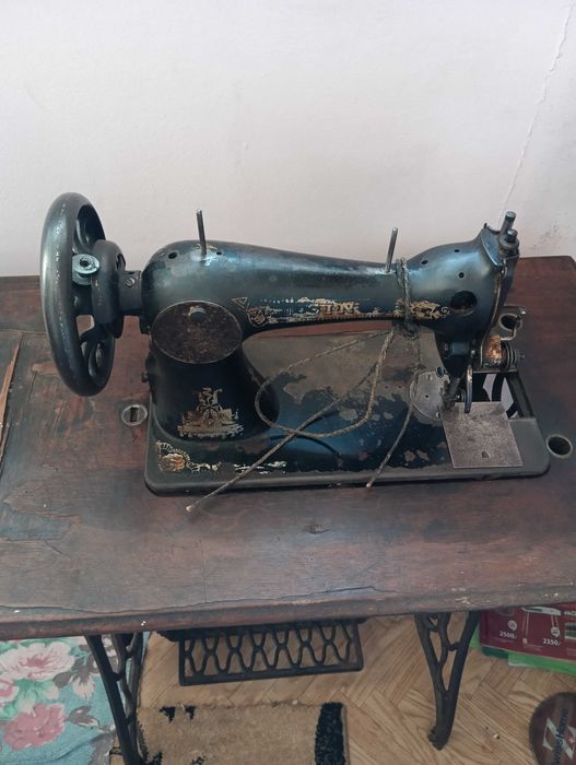 Продам швейну машину Singer