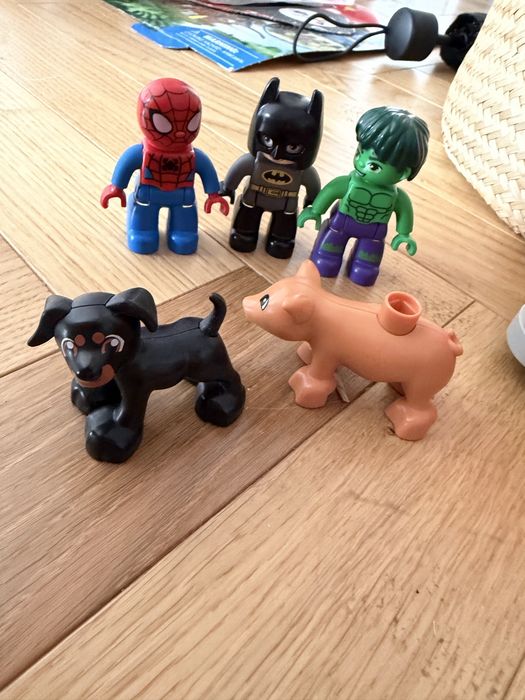 Lego Duplo kilka Zestawów figurki auta budowle superbohateorowie