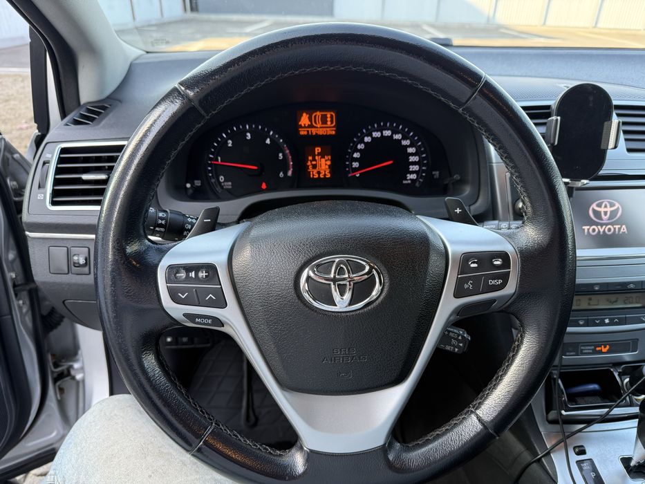 Продам Toyota Avensis 2012 року 2.2 дизель