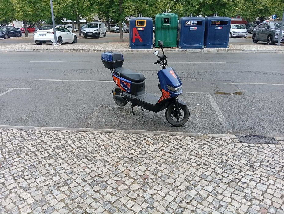 Moto elétrica  2000mil km  ainda na garantia