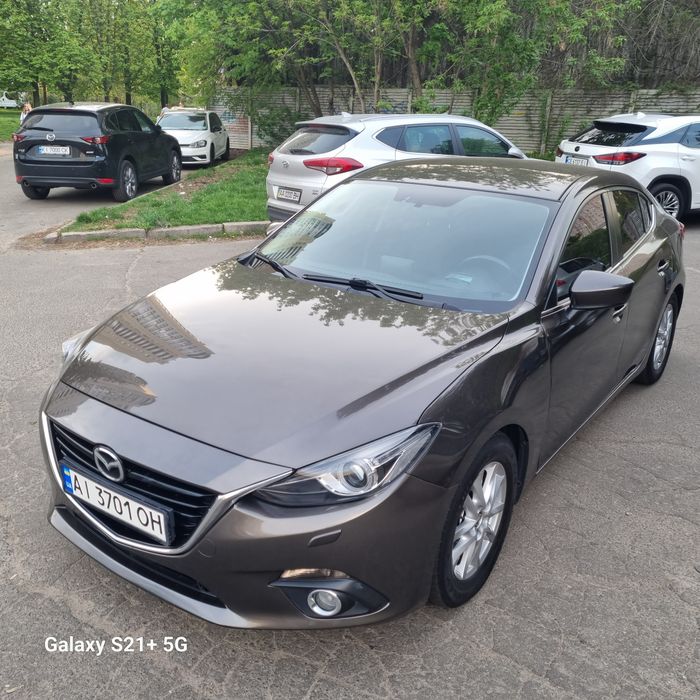 Продам Мазду 3 1.5литра. 2014 год Офіційну Автомат