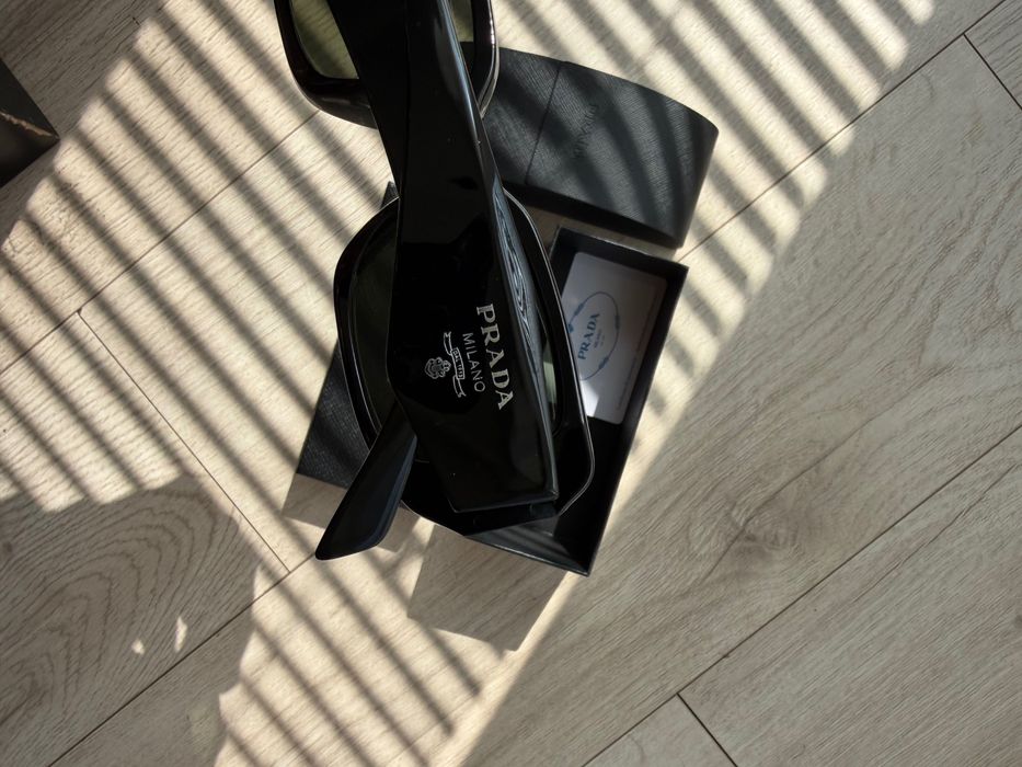 Óculos de Sol Prada Milano Pretos com Caixa