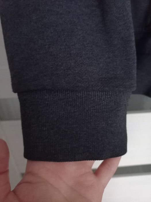 Męski sweter z kapturem