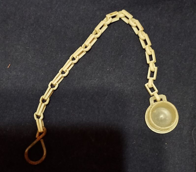 Крышечка 2см диамтр с цепочкой б/у