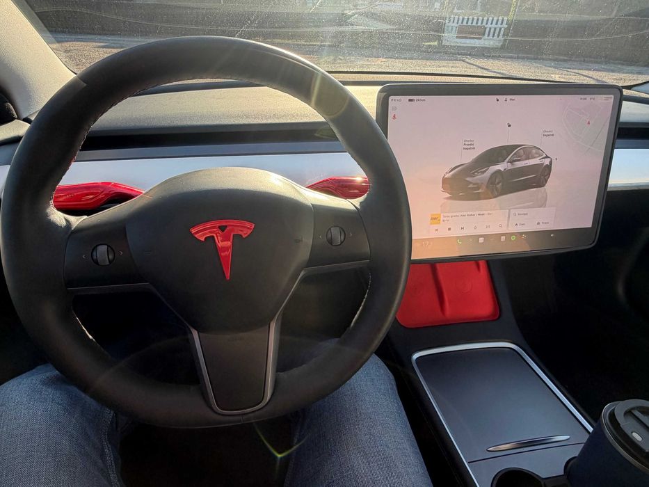 Tesla 3 RWD rok 2023 przy obecnych cenach paliwa - jazda za darmo