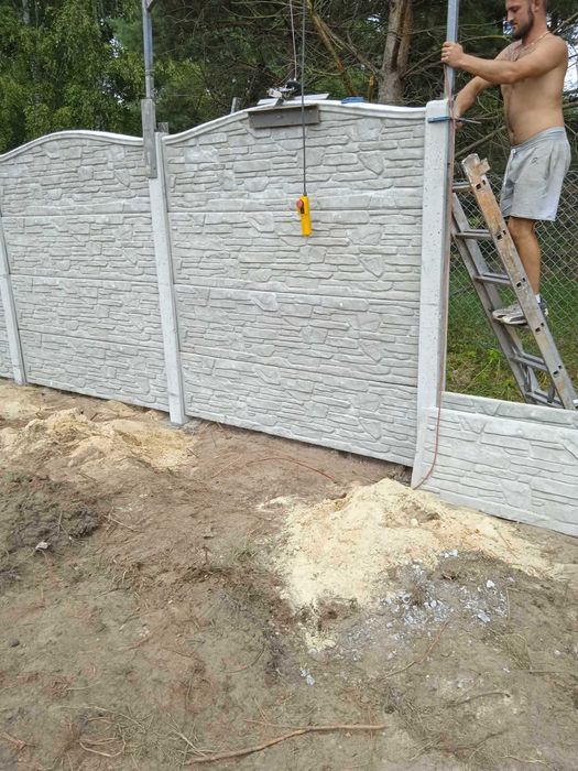 Montaz płotów betonowych