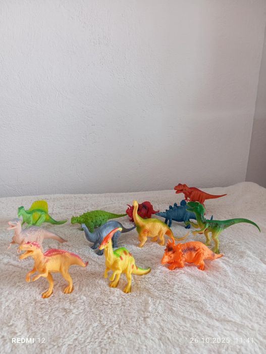 Zestaw 12 dinozaurów