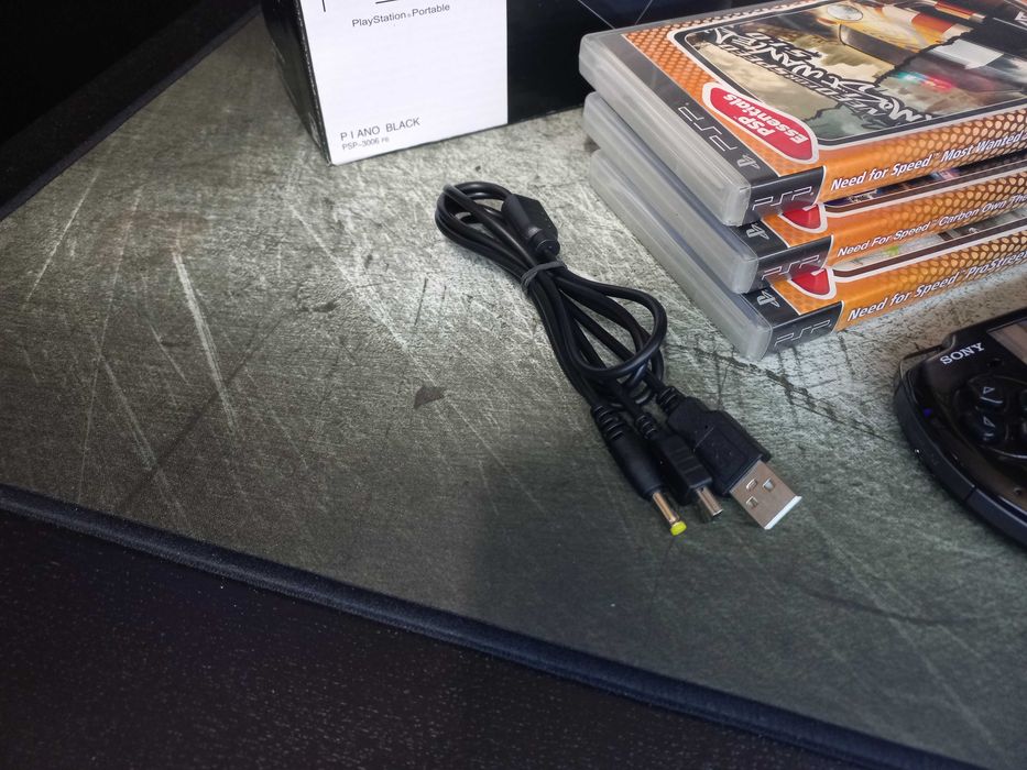 PSP 3004 "Black Piano" - 38 Jogos+MicroSD 32gb+Carregador USB+Bateria