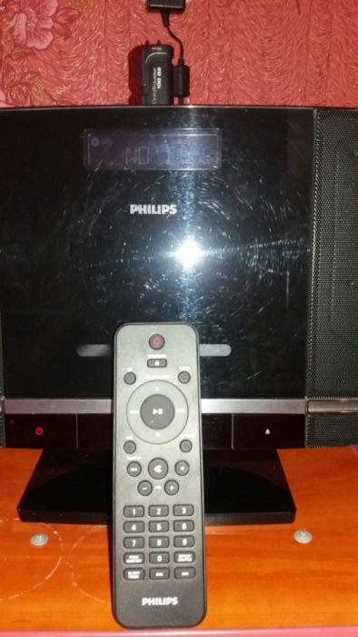 Магнитола "PHILIPS".