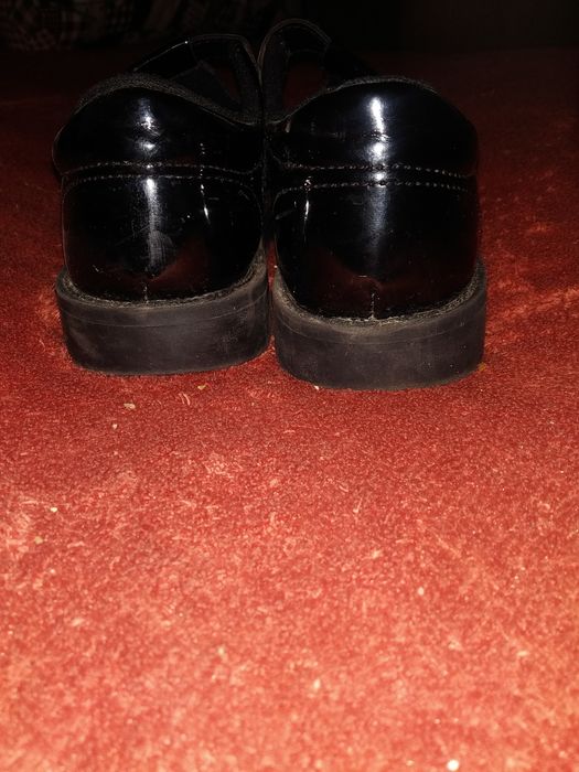 Продам туфли лаковые