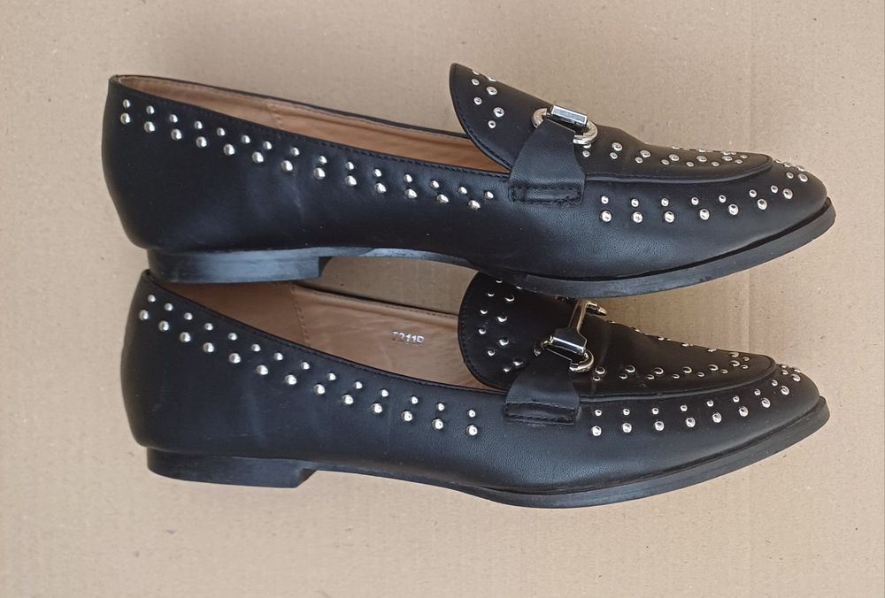 Czarne mokasyny z ćwiekami r. 40 płaski obcas wys. 0,5 cm Seastar blue