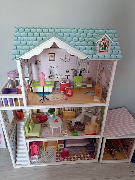 Domek dla lalek z garazem