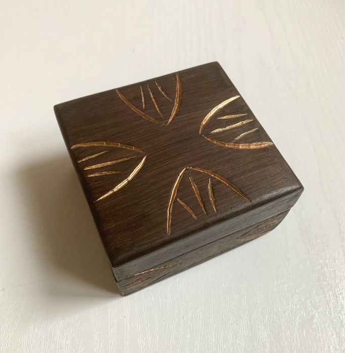 Скринька дерев’яна відреставрована