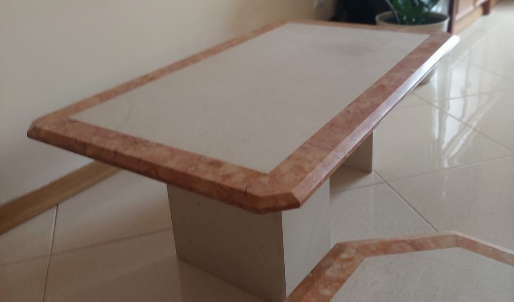 Mesa de apoio em mármore