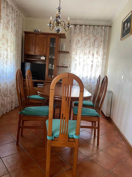 Conjunto de Mobília para Sala de Jantar – Carvalho e Faia