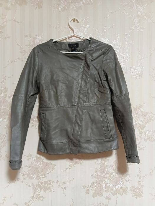 Шапка тепла з хомутом,куртки різні,ветровки