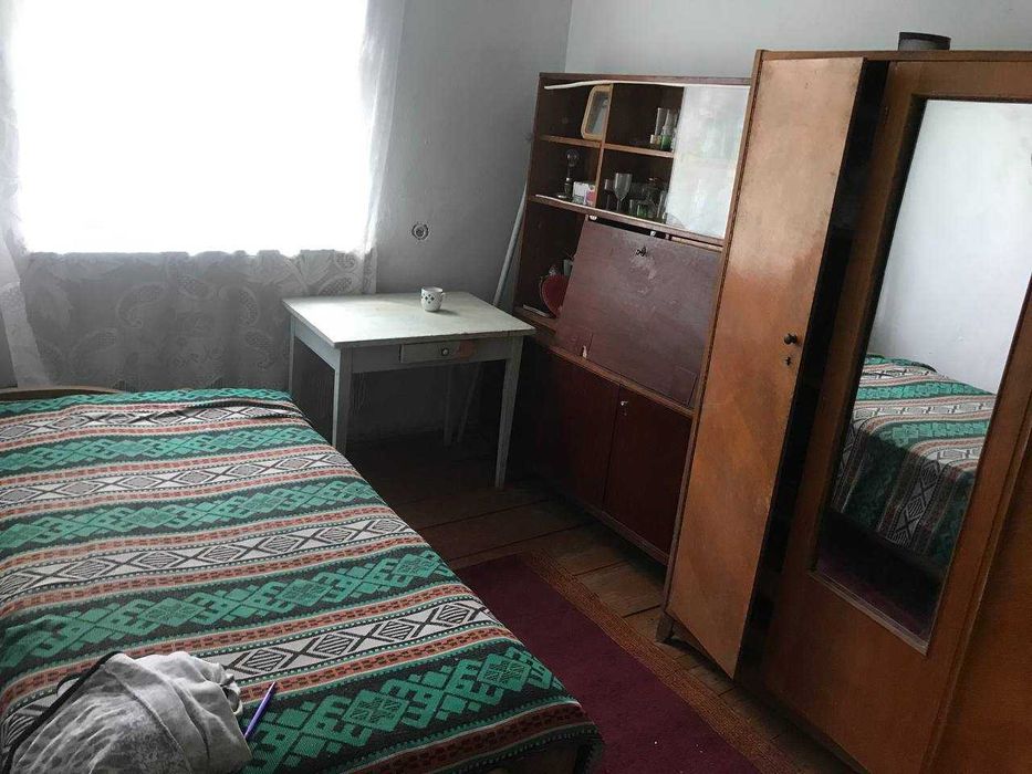 Частина будинку в смт.Вороновиця, вул. Молодіжна. Дві окремі спальні.