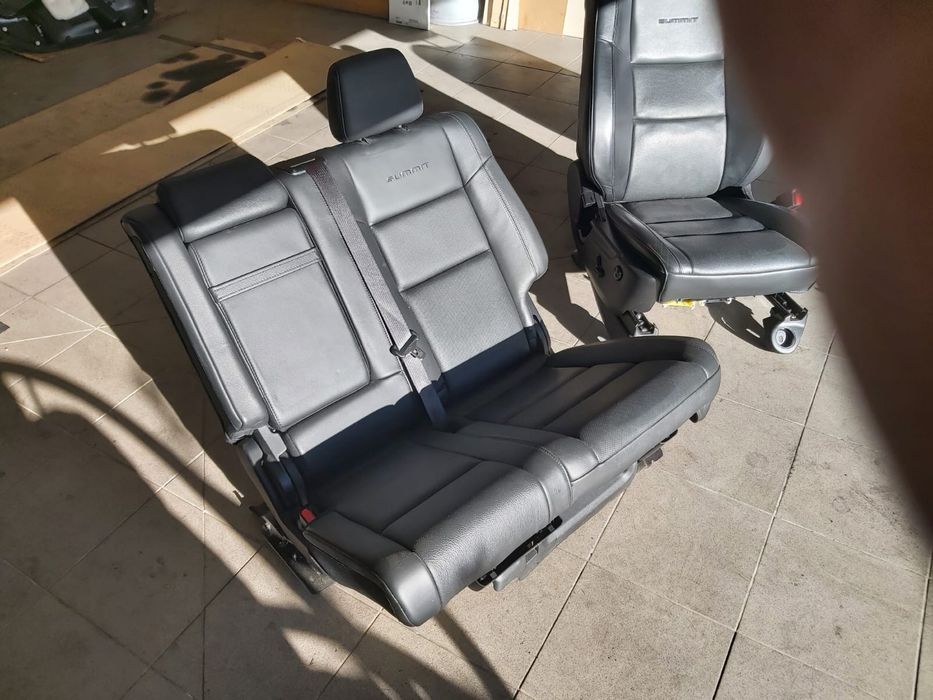 Fotele Jeep WK2 Summit